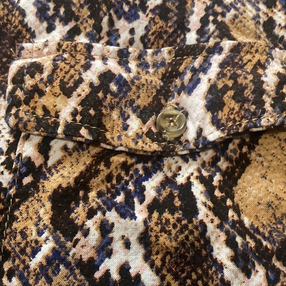 Wild print button up shirt size M - Picture 2 of 9